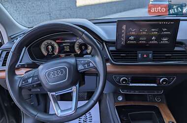 Позашляховик / Кросовер Audi Q5 2020 в 