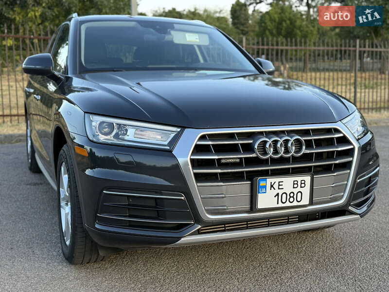Позашляховик / Кросовер Audi Q5 2018 в 