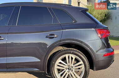 Позашляховик / Кросовер Audi Q5 2017 в 