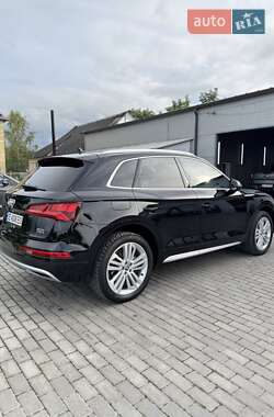 Внедорожник / Кроссовер Audi Q5 2017 в 