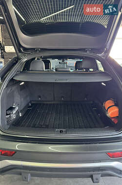Внедорожник / Кроссовер Audi Q5 2023 в 