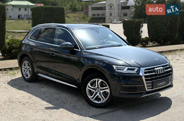Внедорожник / Кроссовер Audi Q5 2017 в 