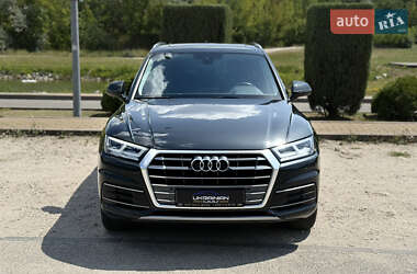 Внедорожник / Кроссовер Audi Q5 2017 в 