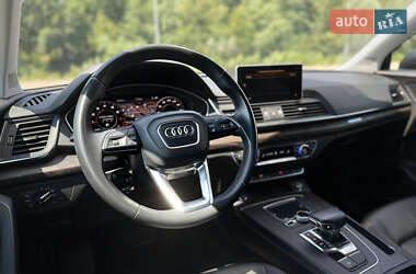 Внедорожник / Кроссовер Audi Q5 2017 в 