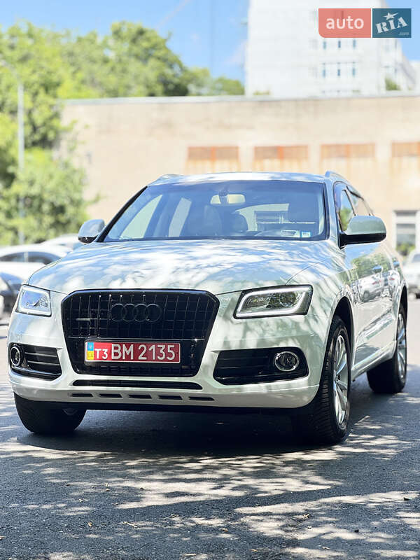 Внедорожник / Кроссовер Audi Q5 2016 в 
