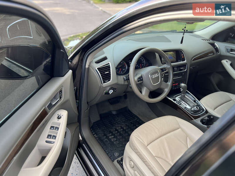 Позашляховик / Кросовер Audi Q5 2010 в Рівному