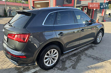 Внедорожник / Кроссовер Audi Q5 2017 в 