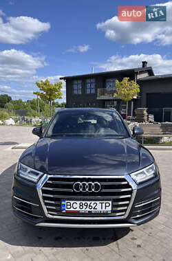 Позашляховик / Кросовер Audi Q5 2019 в 