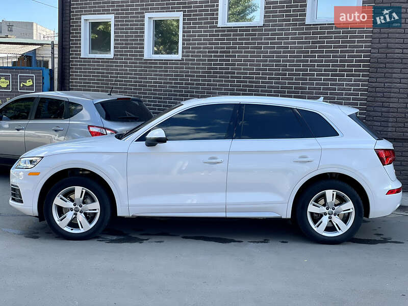 Внедорожник / Кроссовер Audi Q5 2017 в Сумах