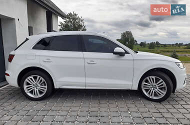 Позашляховик / Кросовер Audi Q5 2017 в 