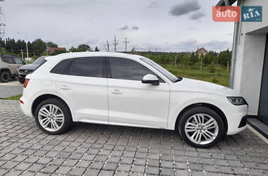 Позашляховик / Кросовер Audi Q5 2017 в 