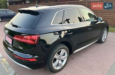 Внедорожник / Кроссовер Audi Q5 2018 в 