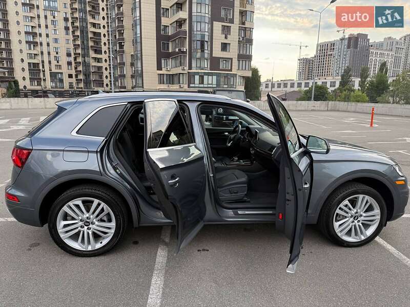 Позашляховик / Кросовер Audi Q5 2020 в Києві