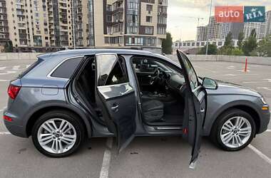 Внедорожник / Кроссовер Audi Q5 2020 в 