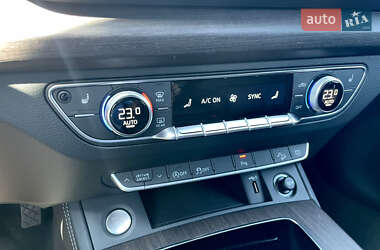 Позашляховик / Кросовер Audi Q5 2021 в 