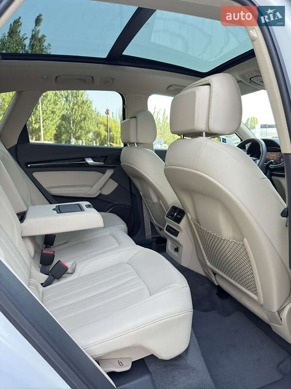Позашляховик / Кросовер Audi Q5 2019 в Одесі