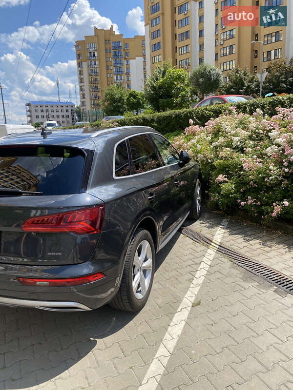 Позашляховик / Кросовер Audi Q5 2020 в Києві