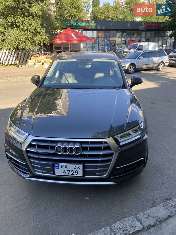 Позашляховик / Кросовер Audi Q5 2020 в Києві