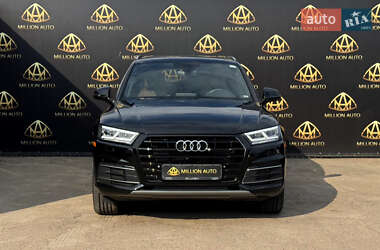 Позашляховик / Кросовер Audi Q5 2018 в 