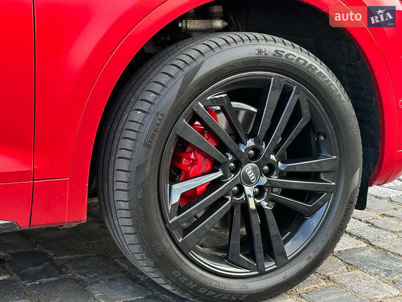 Позашляховик / Кросовер Audi Q5 2019 в Києві