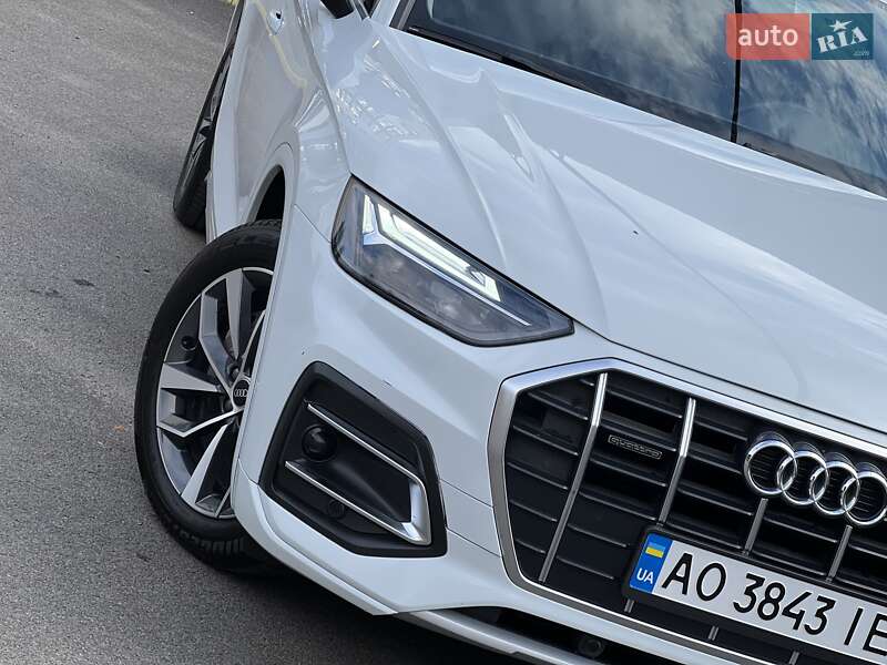 Позашляховик / Кросовер Audi Q5 2020 в Ужгороді