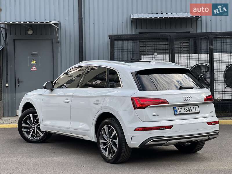 Позашляховик / Кросовер Audi Q5 2020 в Ужгороді