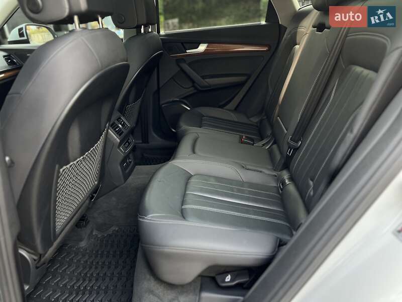 Позашляховик / Кросовер Audi Q5 2020 в Ужгороді