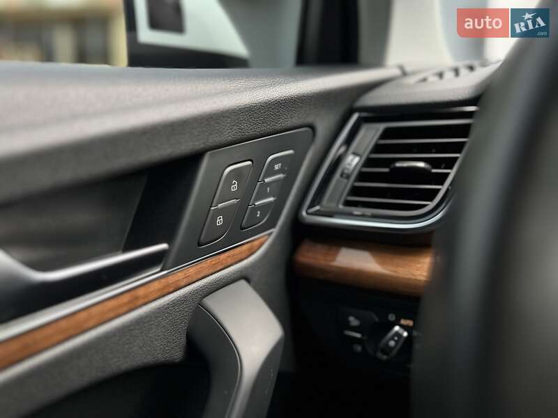 Позашляховик / Кросовер Audi Q5 2020 в Ужгороді