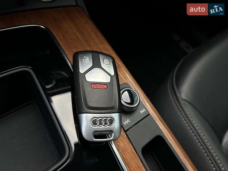 Позашляховик / Кросовер Audi Q5 2020 в Ужгороді