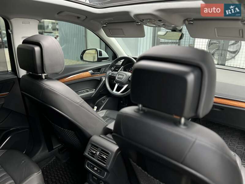 Позашляховик / Кросовер Audi Q5 2020 в Ужгороді