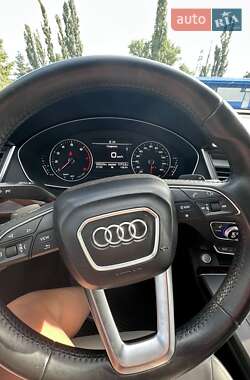 Внедорожник / Кроссовер Audi Q5 2017 в 