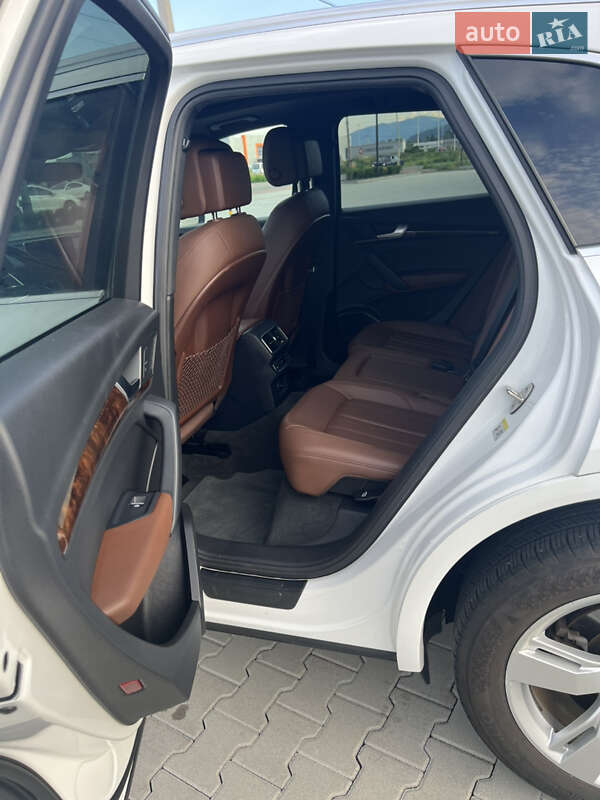 Позашляховик / Кросовер Audi Q5 2017 в Хусті