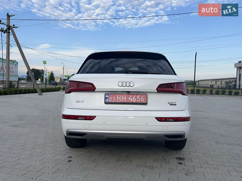 Позашляховик / Кросовер Audi Q5 2017 в Хусті