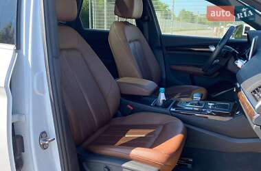 Позашляховик / Кросовер Audi Q5 2019 в 