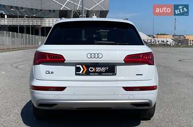 Позашляховик / Кросовер Audi Q5 2019 в 