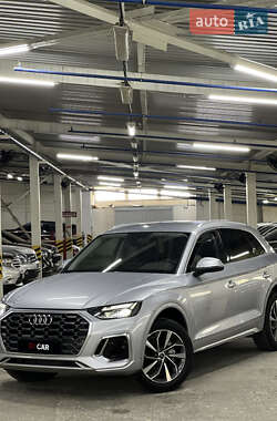 Внедорожник / Кроссовер Audi Q5 2022 в 