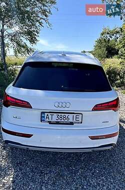 Внедорожник / Кроссовер Audi Q5 2021 в 