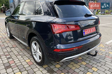 Внедорожник / Кроссовер Audi Q5 2018 в 