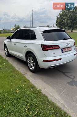 Внедорожник / Кроссовер Audi Q5 2018 в 