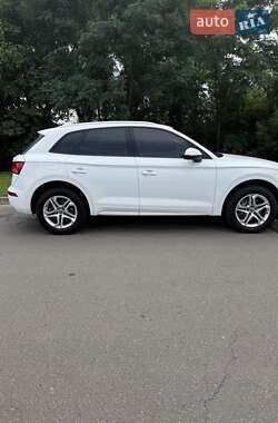 Внедорожник / Кроссовер Audi Q5 2018 в 