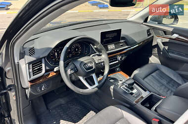 Внедорожник / Кроссовер Audi Q5 2017 в 