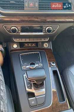 Внедорожник / Кроссовер Audi Q5 2018 в 