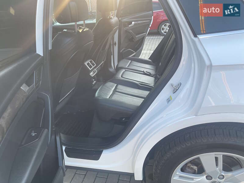 Позашляховик / Кросовер Audi Q5 2018 в Луцьку