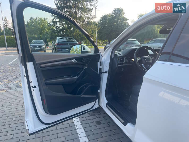 Позашляховик / Кросовер Audi Q5 2018 в Луцьку