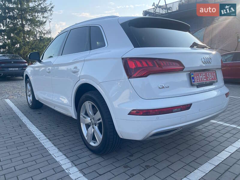 Позашляховик / Кросовер Audi Q5 2018 в Луцьку