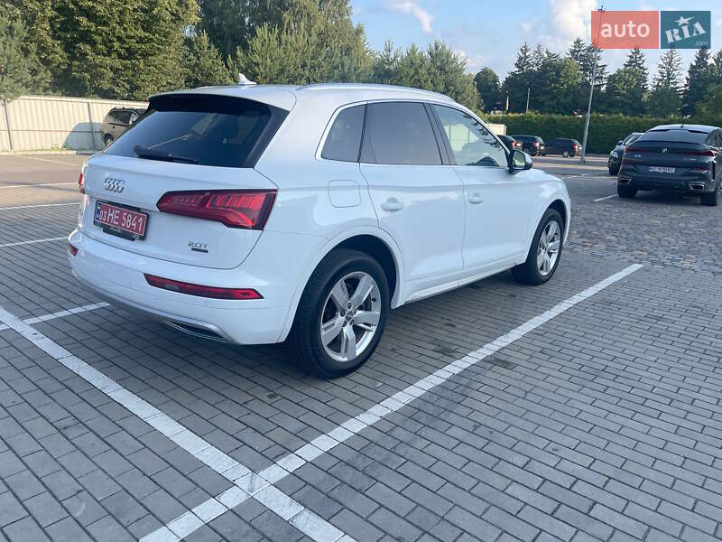 Позашляховик / Кросовер Audi Q5 2018 в Луцьку