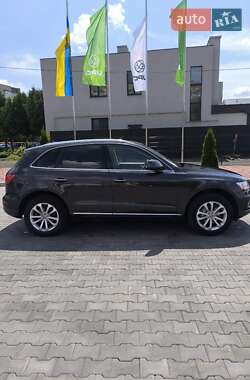 Позашляховик / Кросовер Audi Q5 2016 в 
