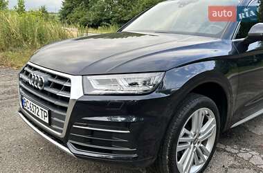 Позашляховик / Кросовер Audi Q5 2018 в 