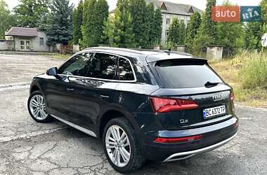 Позашляховик / Кросовер Audi Q5 2018 в 