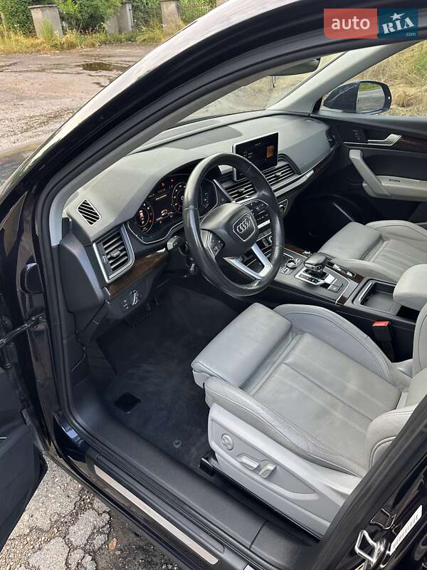Позашляховик / Кросовер Audi Q5 2018 в Львові